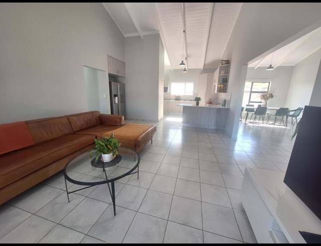 5 BEDROOM HOUSE FOR SALE IN SEEMEEU PARK